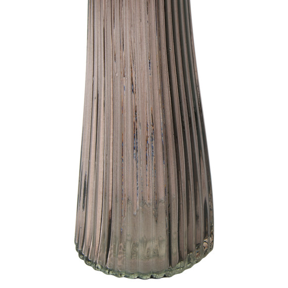 Kleine vaas met gegroefd uiterlijk