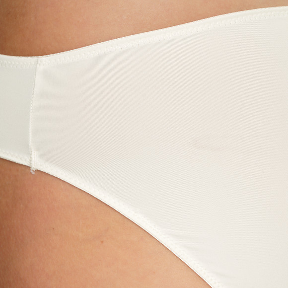 2 Dames slips met borduursel