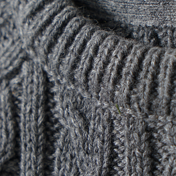 Newborn Pullover mit Zopfstrick