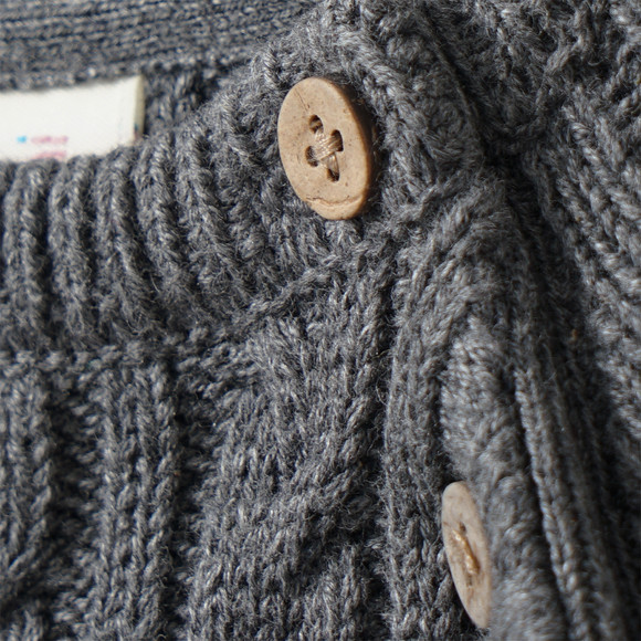 Newborn Pullover mit Zopfstrick