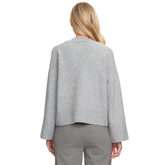 Dames gebreide trui met sierknopen