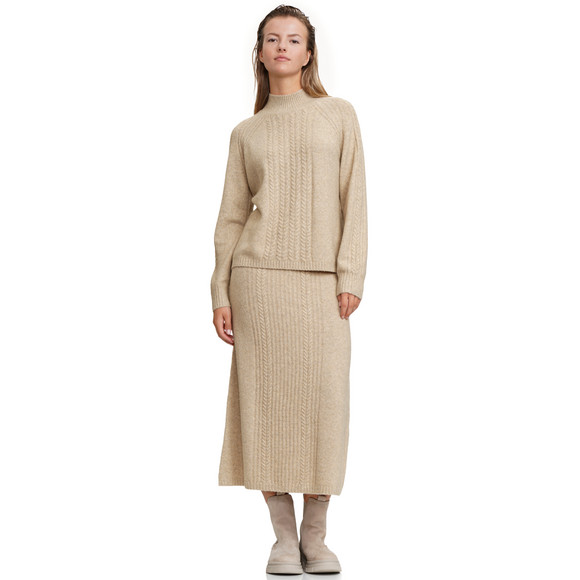 Gebreide damesrok met kabelpatroon