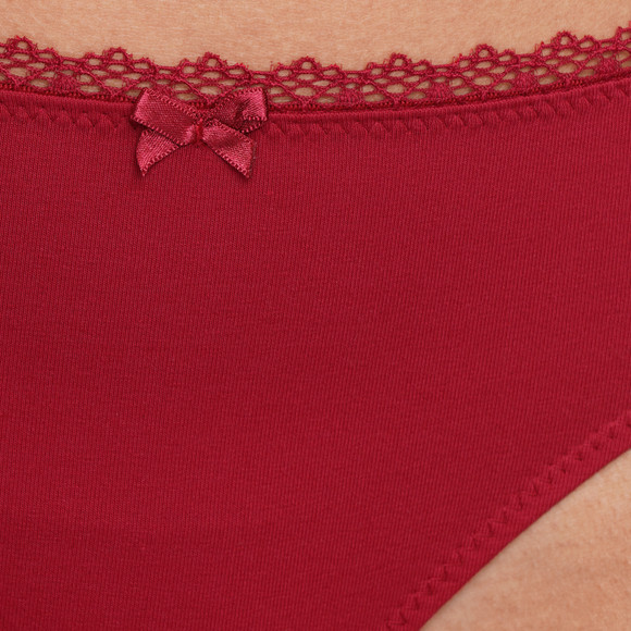 3 Dames slips in een Kledingsets