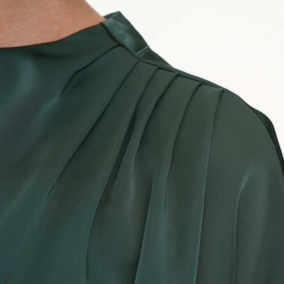 Damesblouse van satijn met plooidetail