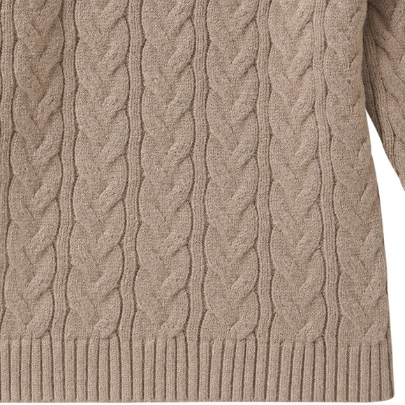 Gebreide babytrui met vlechtpatroon