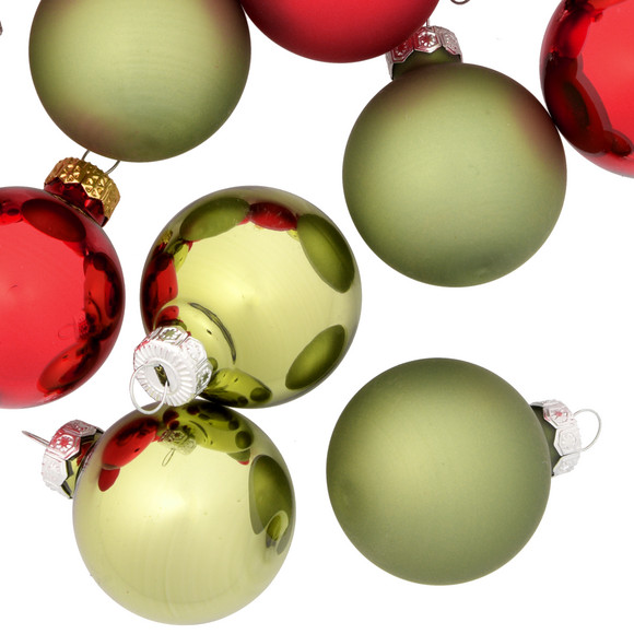 16 kerstballen in een Kledingsets