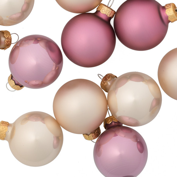 16 kerstballen in een Kledingsets