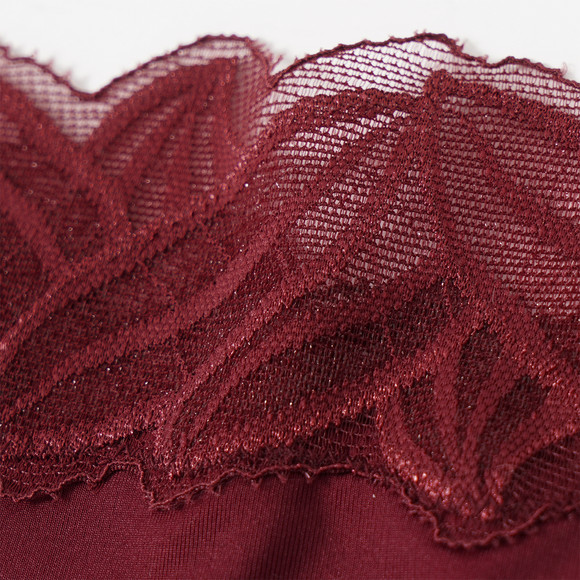 2 Damen Strings mit Spitze