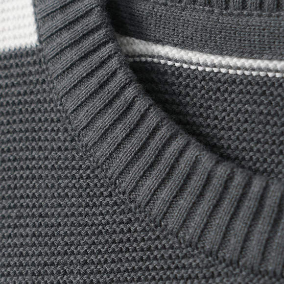 Jungen Strickpullover mit Streifen