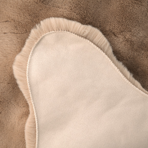 Vloerkleed van imitatiebont met textuur