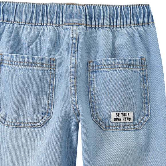 Jungen Pull-on-Jeans mit Kniefalte