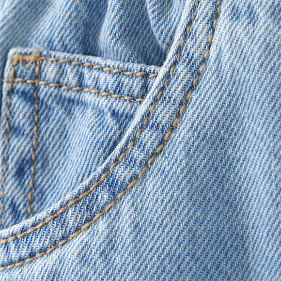 Jungen Pull-on-Jeans mit Kniefalte