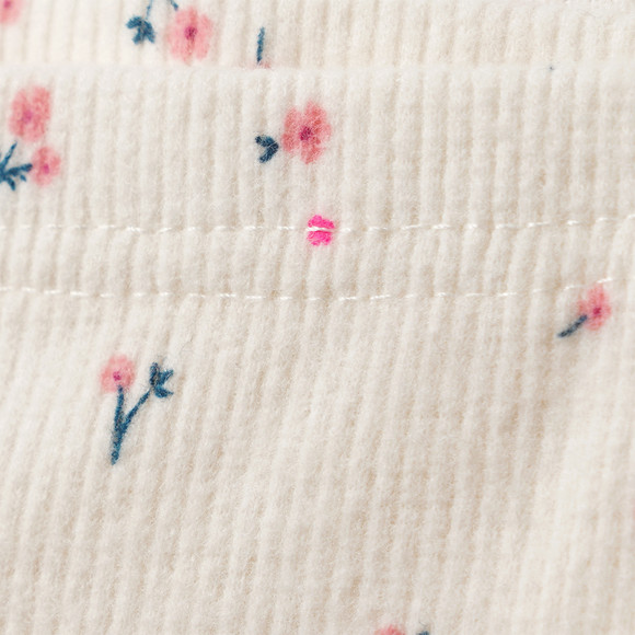 Babylegging met bloemen