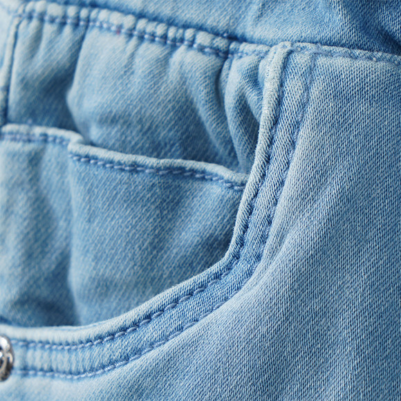 Jungen Pull-on-Jeans aus elastischem Denim