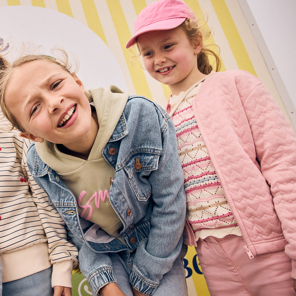 Mädchen Sweatjacke mit Herz-Steppung