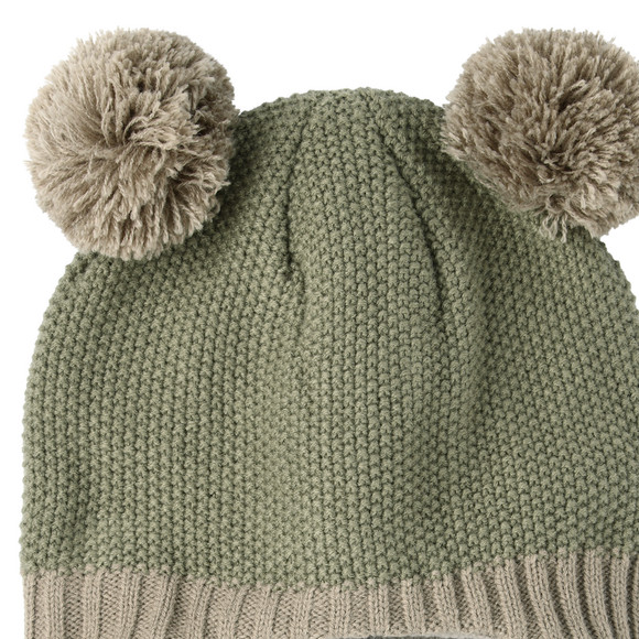 Gebreide babymuts met klosjes