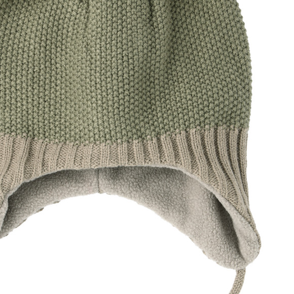 Gebreide babymuts met klosjes