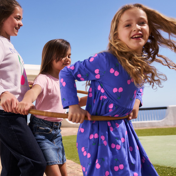 2 Mädchen Kleider mit Prints