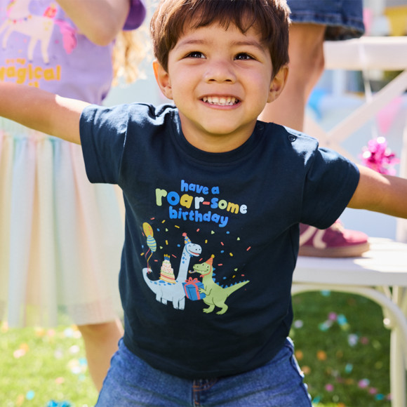 Baby T-Shirt mit Geburtstags-Motiv