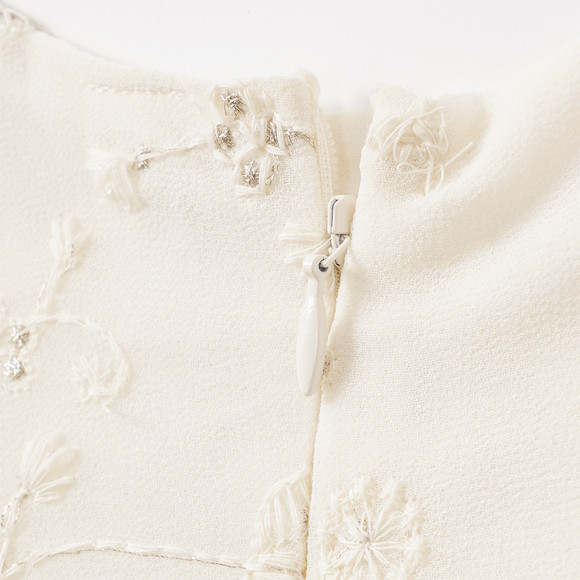 Mädchen Kleid mit Stickereien