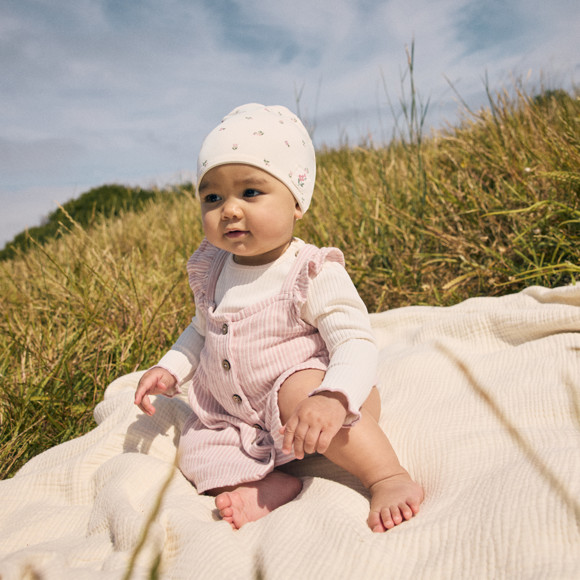 Newborn Set mit Latzkleid und Rippshirt