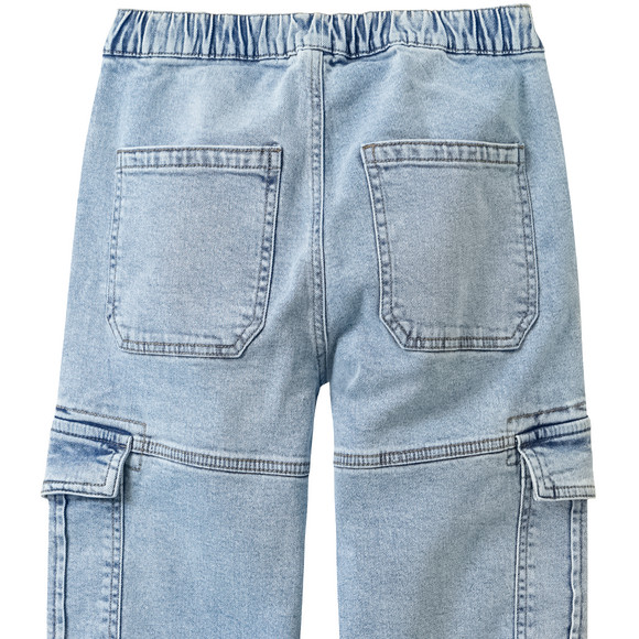 Jungen Jeans mit Cargotaschen