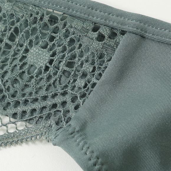 3 Damen Strings mit Spitze