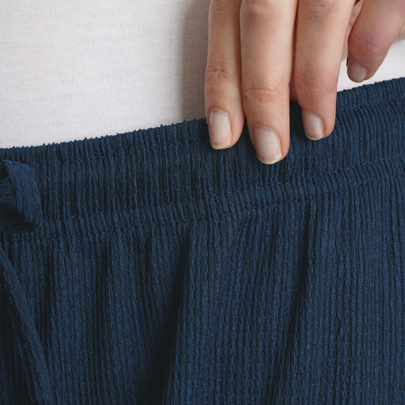 Damen Hose mit strukturiertem Material