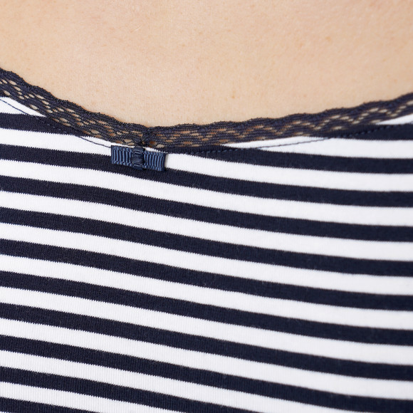 3 Damen Unterhemden mit Spitze