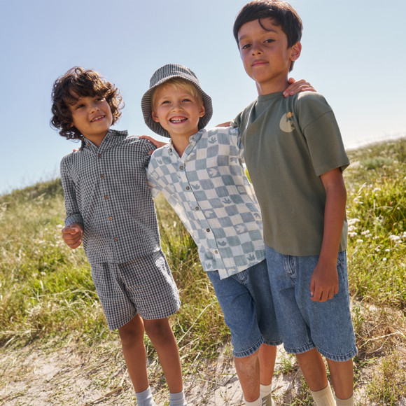 Jungen Hut mit Streifen