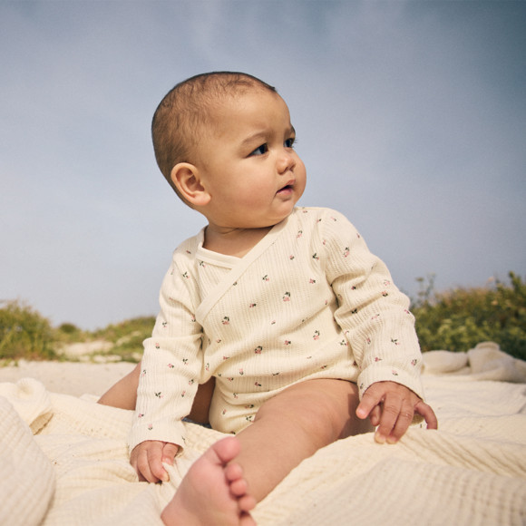 Newborn Wickelbody mit Blümchen