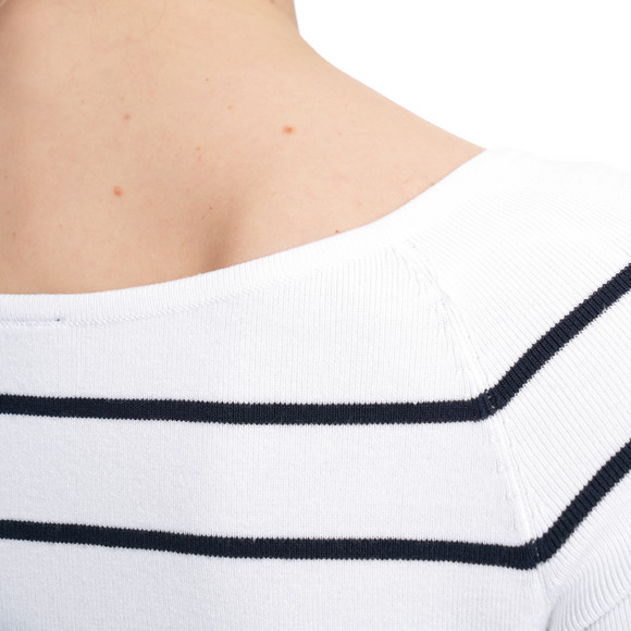 Gebreide damestrui met strepenpatroon