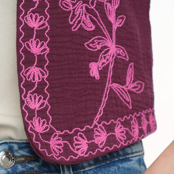 Mousseline damesvest met borduurwerk