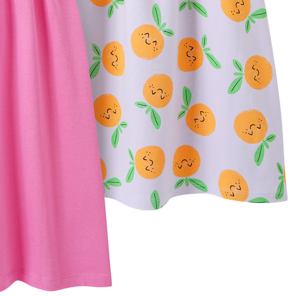 2 Mädchen Kleider mit bunten Motiven