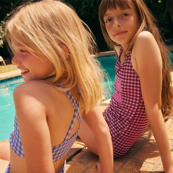 Mädchen Badeanzug mit Schriftzug