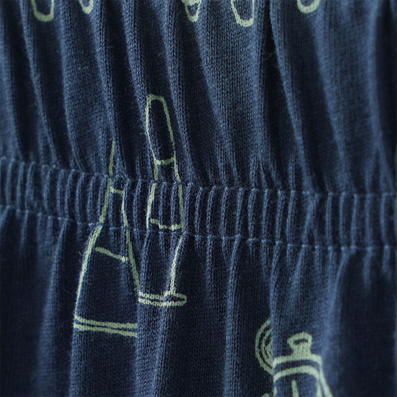 Jungen Shorty mit Fußball-Motiven