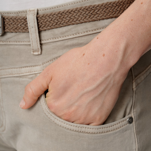 Damen Slim-Jeansshorts mit Gürtel