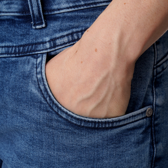 Damen Slim-Jeansshorts mit Gürtel