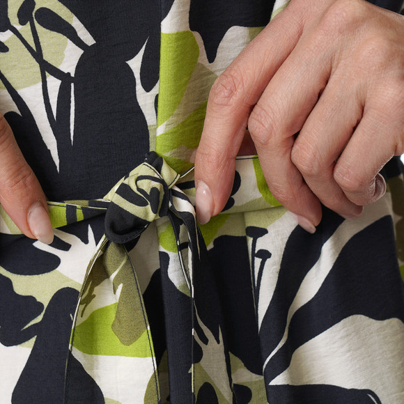 Damesjurk met bloemmotief