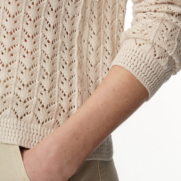 Gebreide damestrui met ajourpatroon