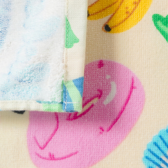 Badetuch mit sommerlichen Motiven