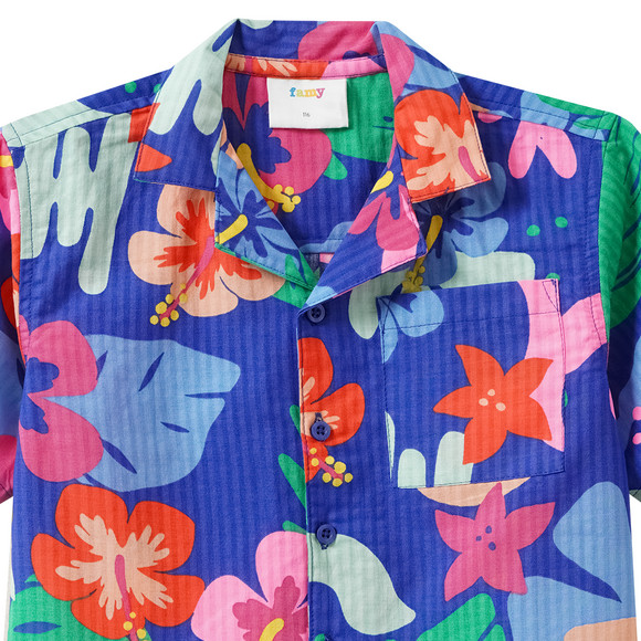 Jungen Hemd im Tropical-Look