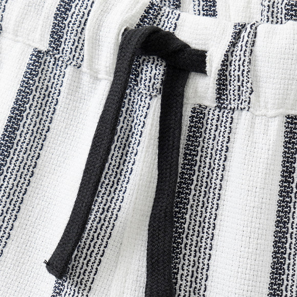 Jungen Shorts mit Streifenmuster