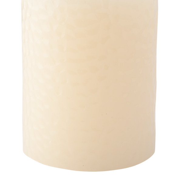 Stumpenkerze in Hammerschlag-Optik