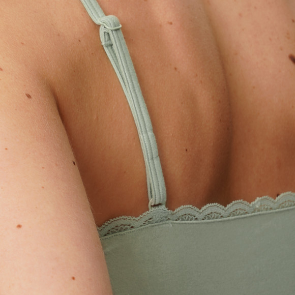 2 Damen Unterhemden mit Spitze