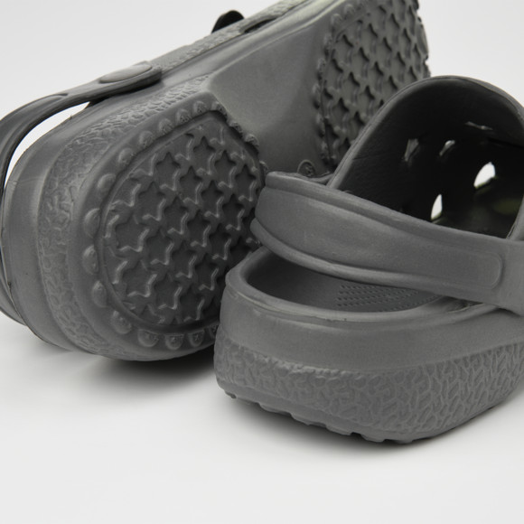 Jungen Badesandalen mit Gaming-Anstecker