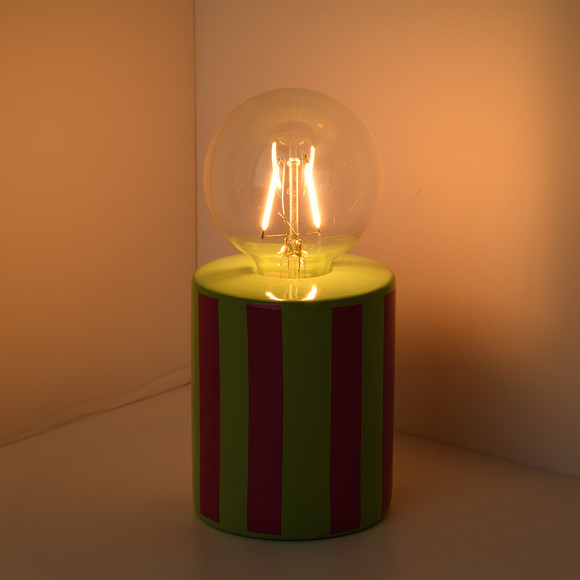 Tischlampe mit bunten Streifen