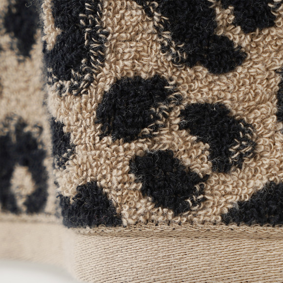 Handtuch mit Leo-Allover