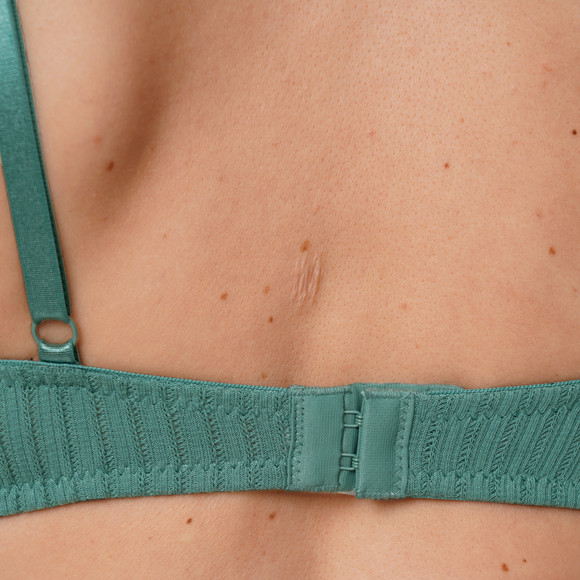 2 Damen Soft-BHs mit feiner Struktur