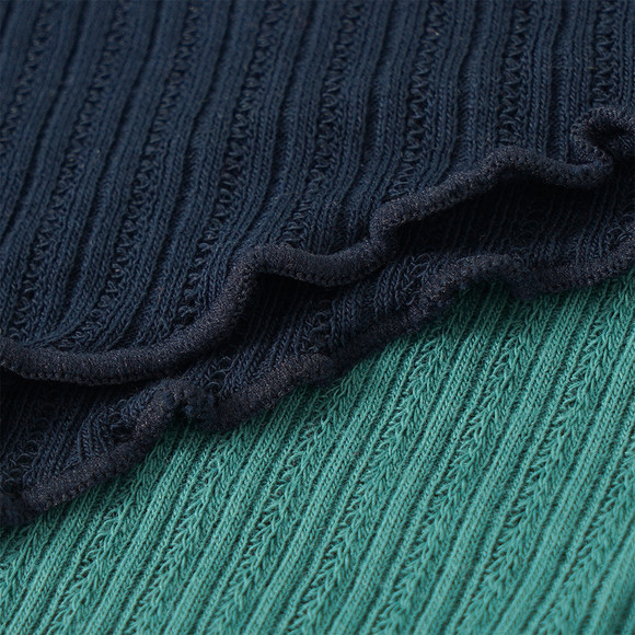 2 Damen Slips mit feiner Struktur